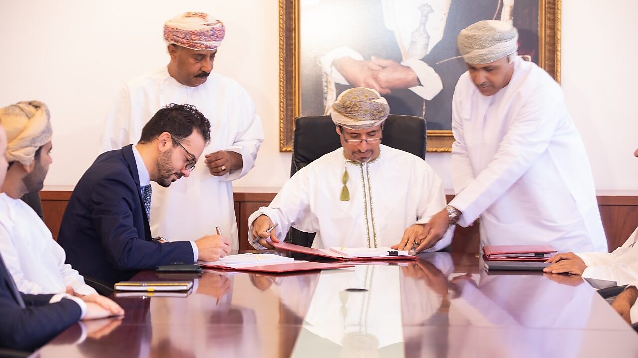 Gas and Walid Hadi, Oman Shell’s Country Chairman at the signing ceremony