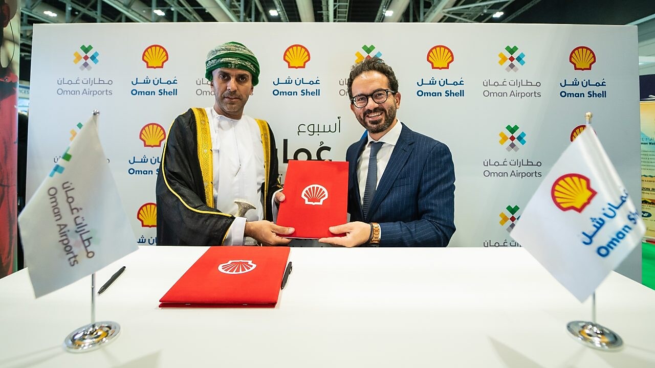 Walid Hadi, Oman Shell’s VP and Country Chairman and Shaikh Aimen Al Hosni