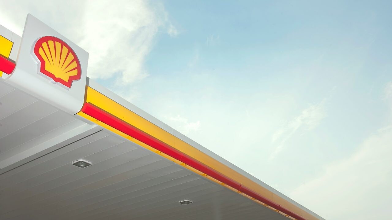 The Shell pecten on a retail service station