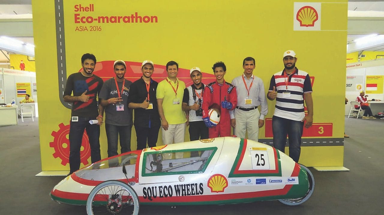Group of people and Shell Eco marathon
